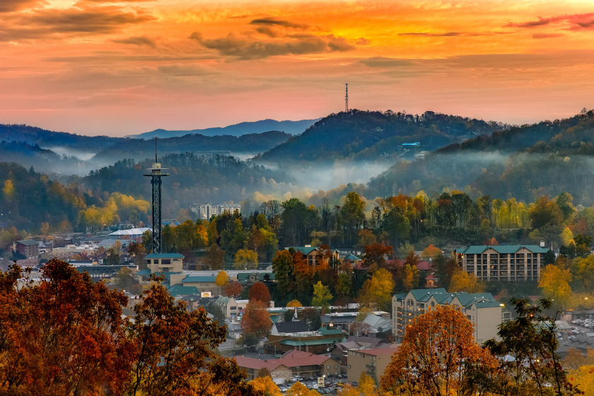 gatlinburg best small towns tennessee