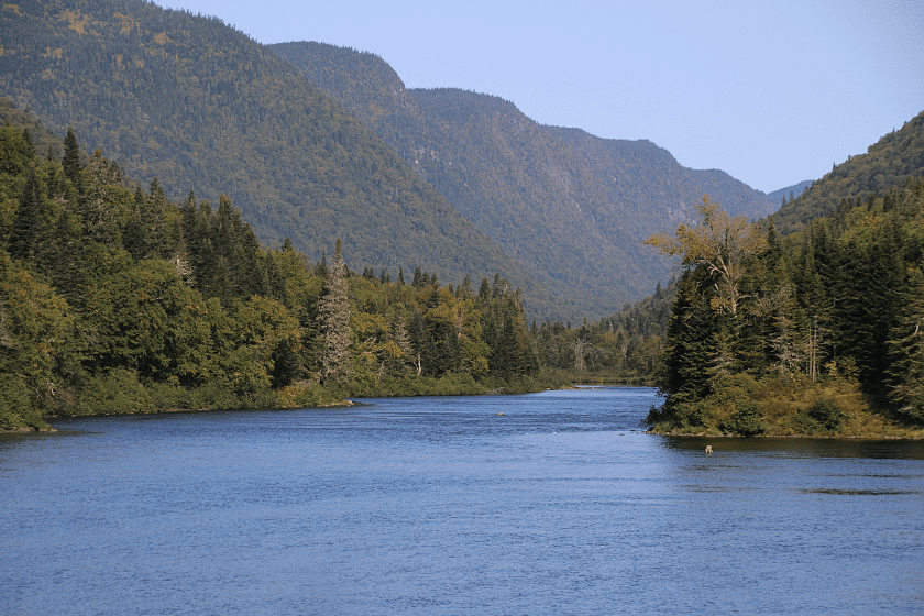 the start of fall in Vallée de la Jacques Cartier