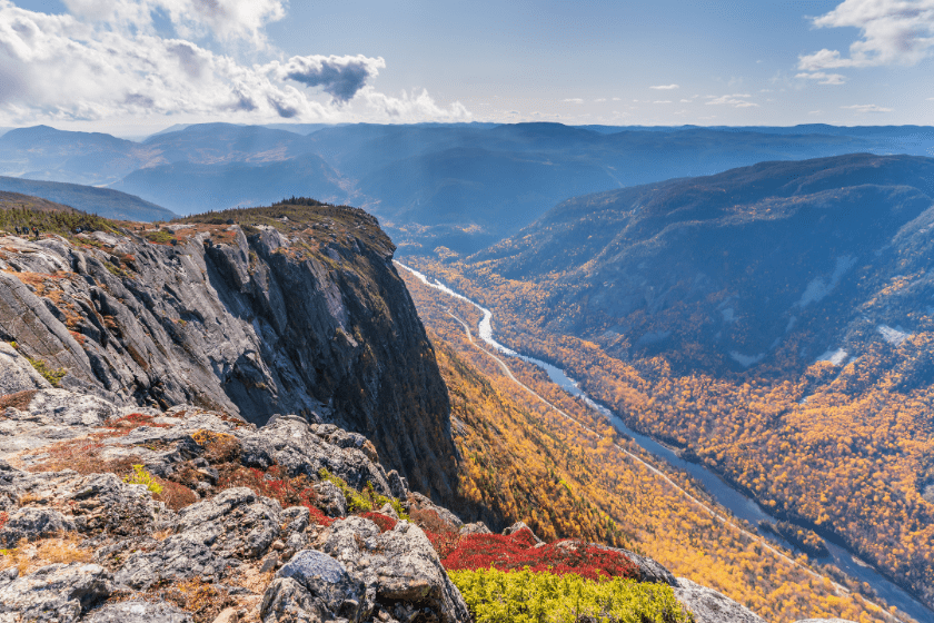 View of the top of the Acropole-des-Draveurs hike in the fall